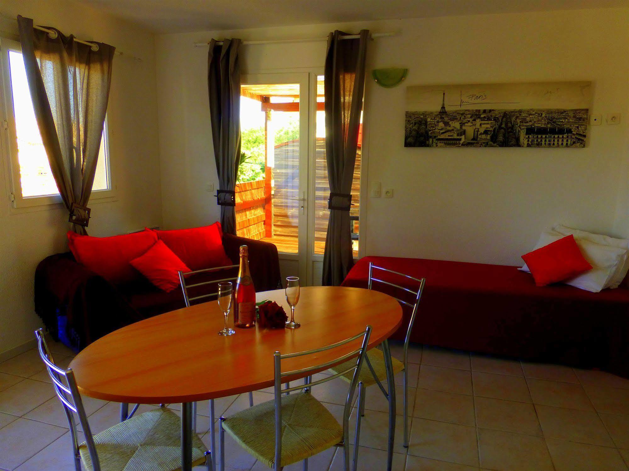 Brouzet-les-Ales Mont Bouquet Lodge-Residence Hoteliere מראה חיצוני תמונה