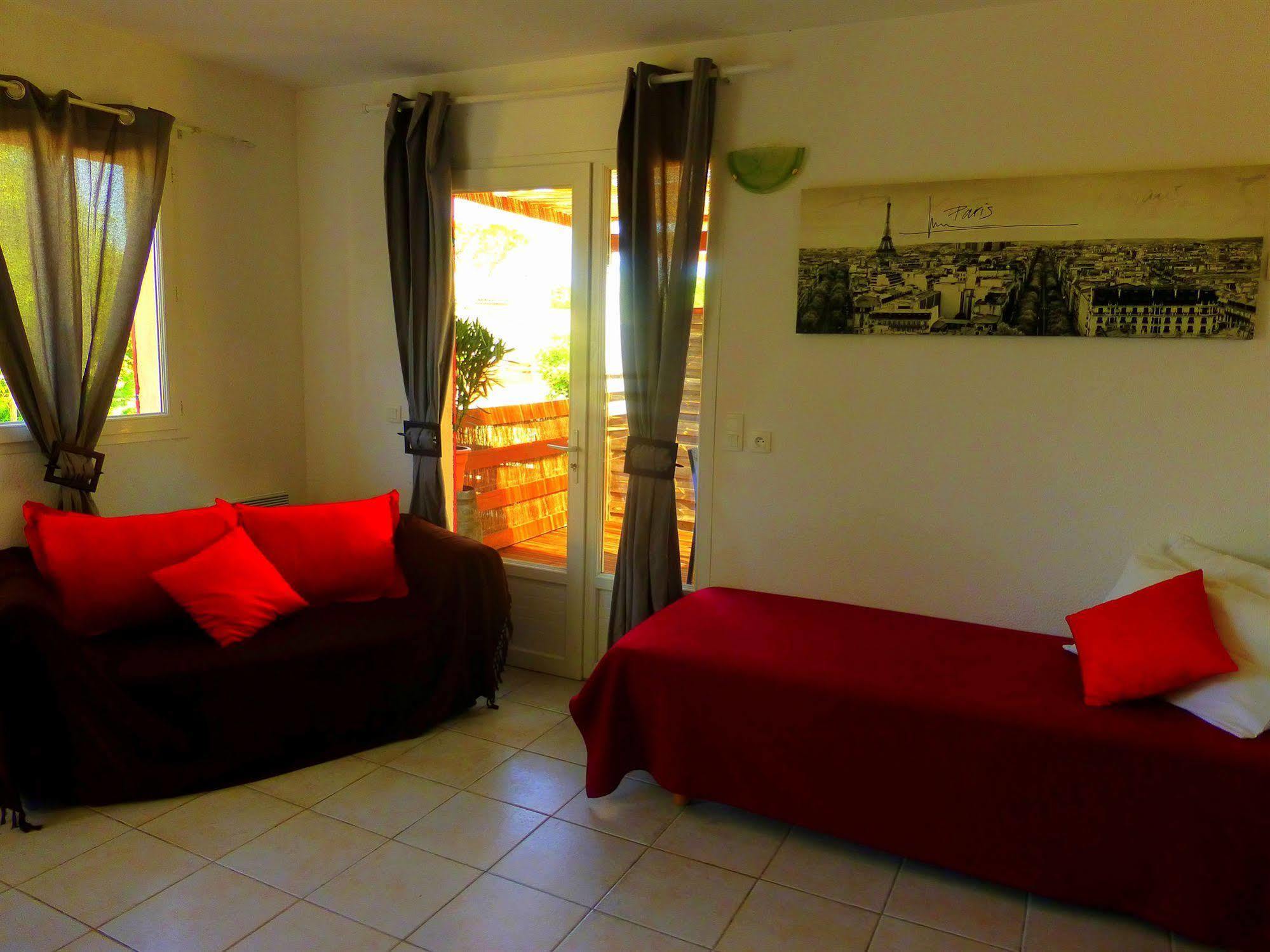 Brouzet-les-Ales Mont Bouquet Lodge-Residence Hoteliere מראה חיצוני תמונה