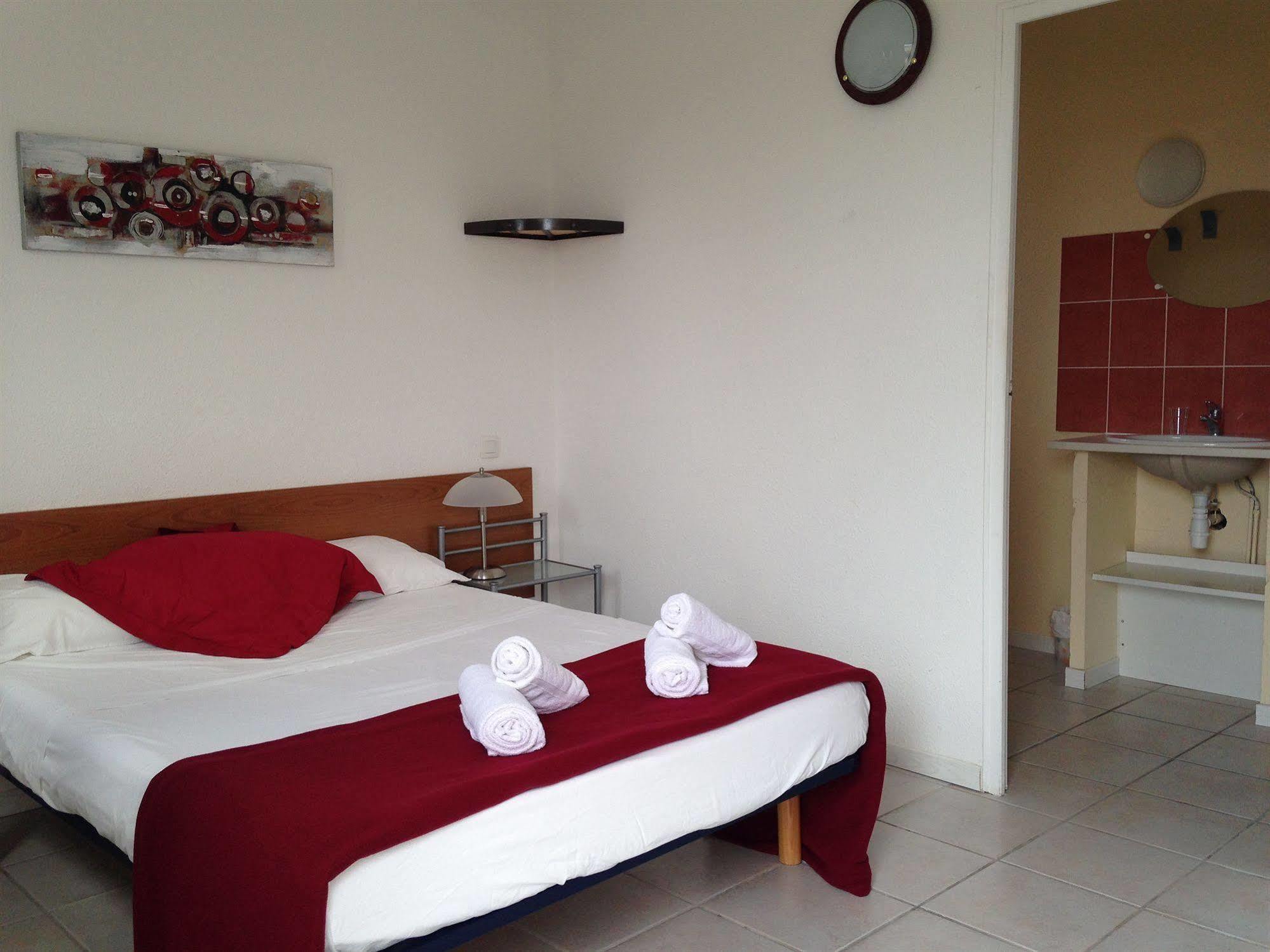 Brouzet-les-Ales Mont Bouquet Lodge-Residence Hoteliere מראה חיצוני תמונה